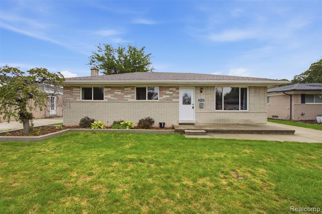 2742 Downey Drive, Troy, MI 48083