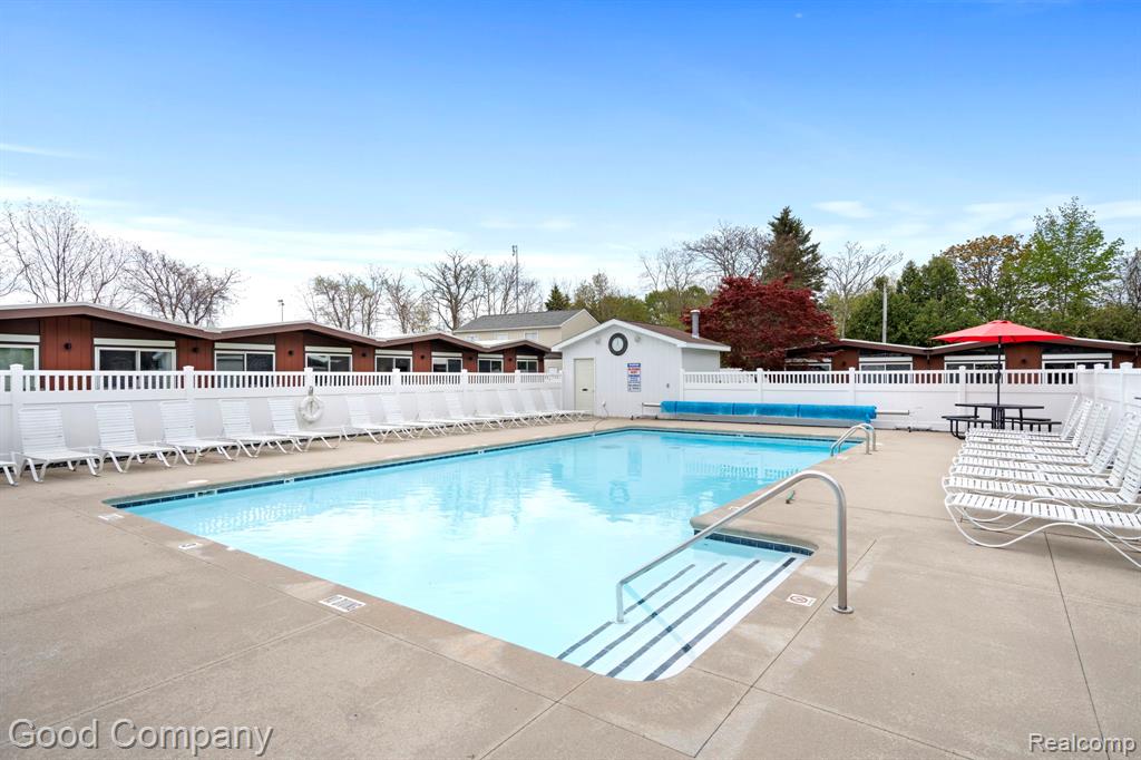 612 N LAKESHORE Drive, Ludington, MI 49431 — Photo 76
