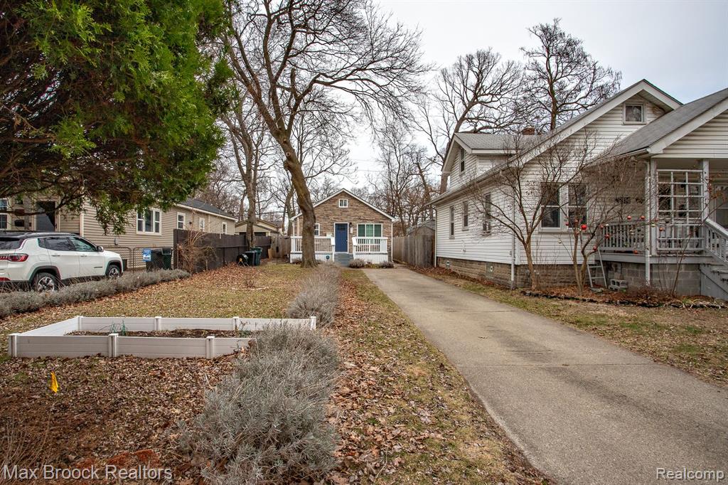 918 ALBERTA Street, Ferndale, MI 48220 — Photo 43