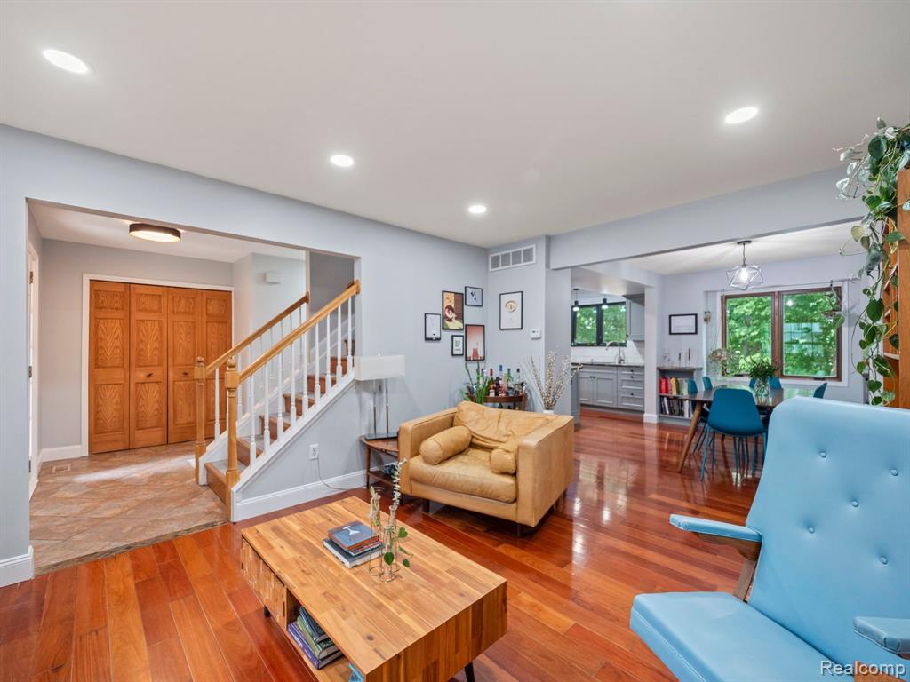 7861 LAKE CREST Drive, Ypsilanti, MI 48197 — Photo 4