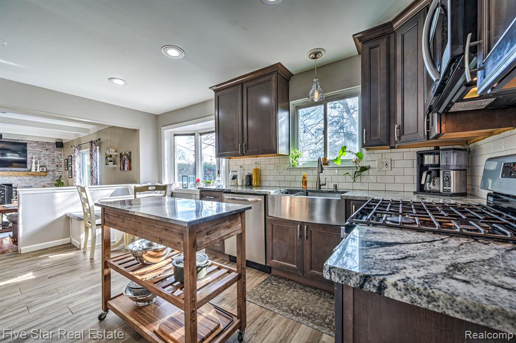 8838 Dublin Way, Sterling Heights, MI 48314 — Photo 14