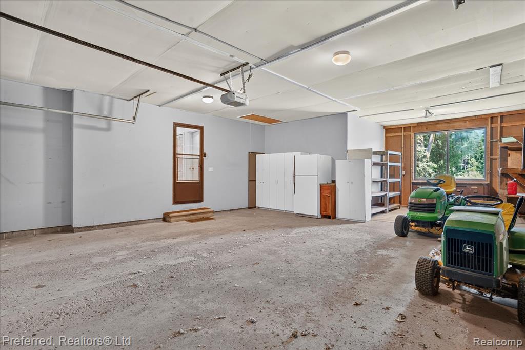 5524 Lawrence Court, Pinckney, MI 48169 — Photo 32