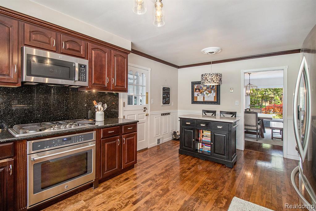 9875 Island Drive, Grosse Ile, MI 48138 — Photo 17