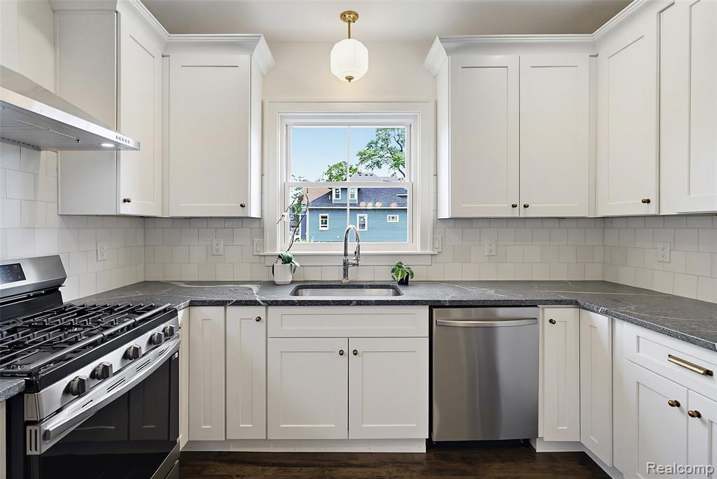 2476 Beals Street, Detroit, MI 48214 — Photo 9
