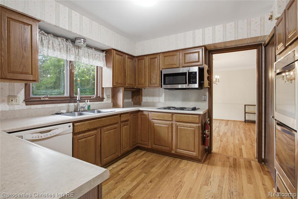 7110 Paterese Drive, Bloomfield Hills, MI 48301 — Photo 13
