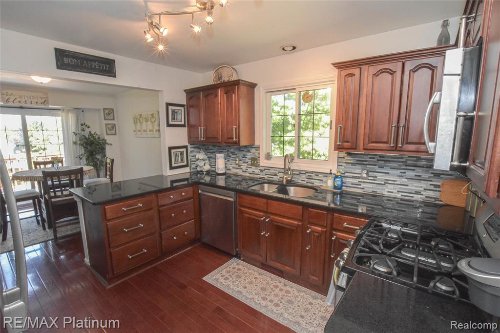816 Maplewood Court, Brighton, MI 48116 — Photo 17