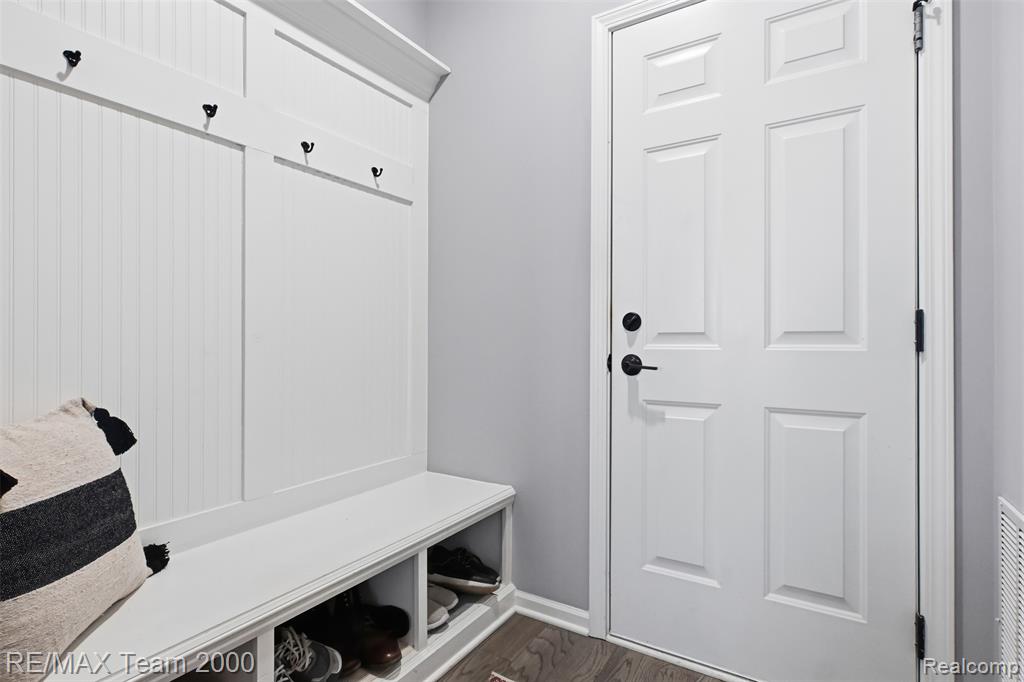 838 Addison Circle, Walled Lake, MI 48390 — Photo 7