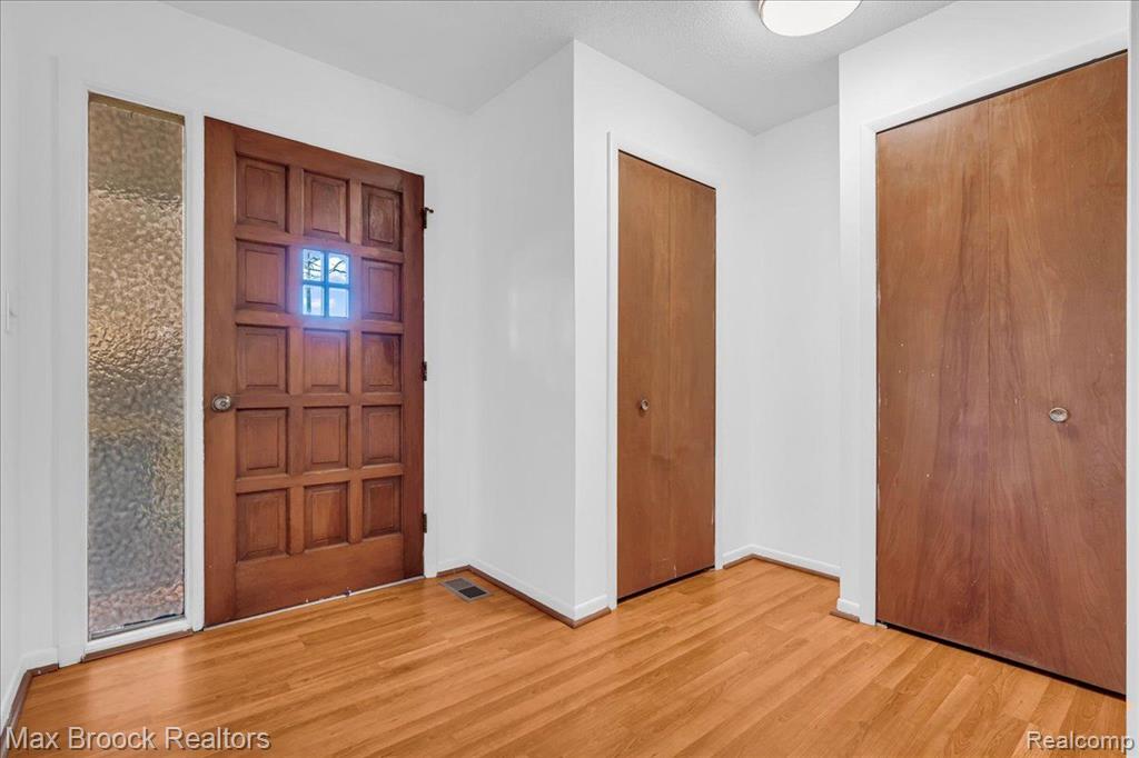 4332 LANETTE Drive, Waterford, MI 48328 — Photo 5