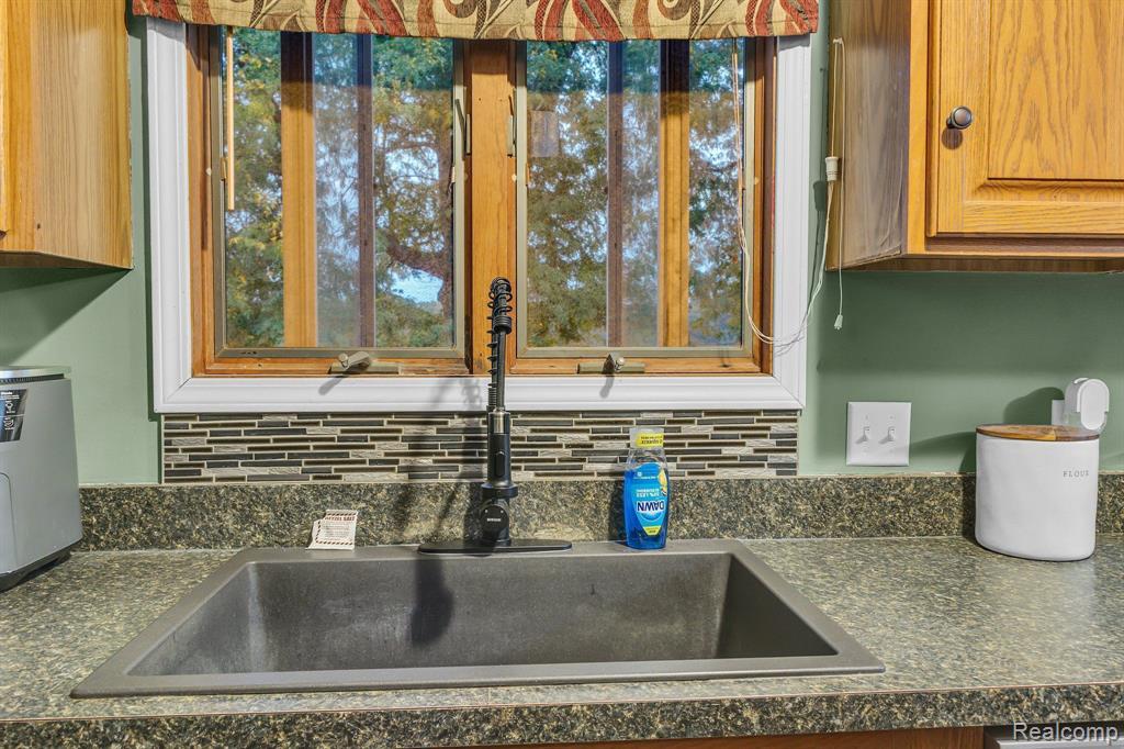 925 S Gregory Street, Fowlerville, MI 48836 — Photo 17