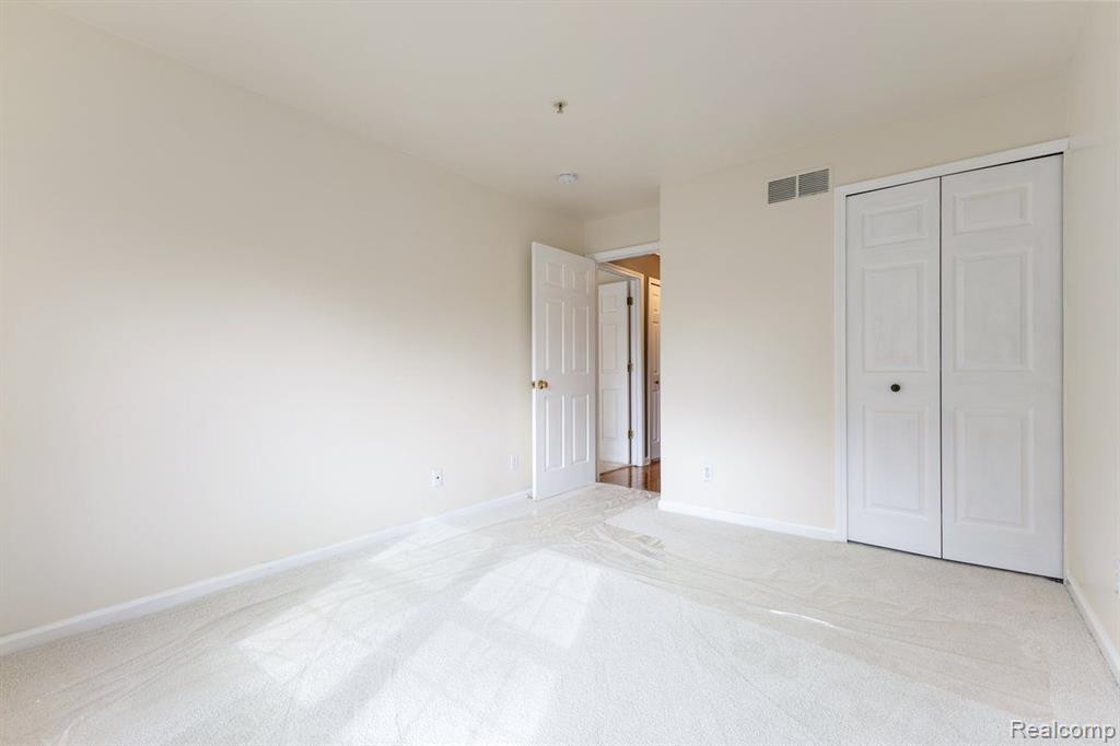 17036 FARMINGTON Road, Livonia, MI 48154 — Photo 20