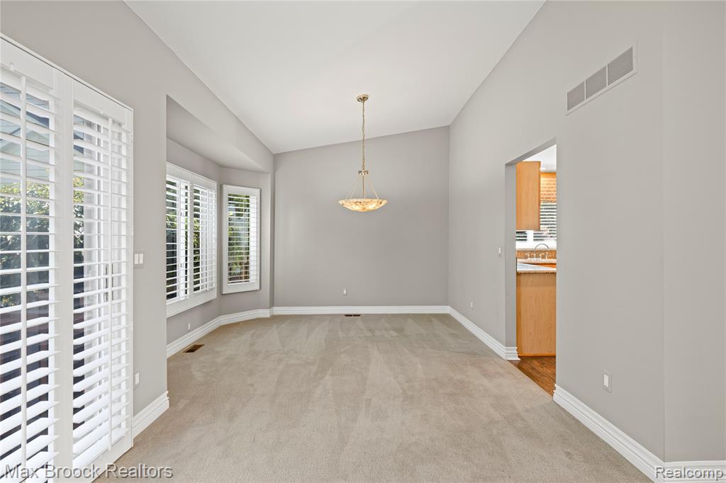 5015 Lake Vista Drive, West Bloomfield, MI 48323 — Photo 14