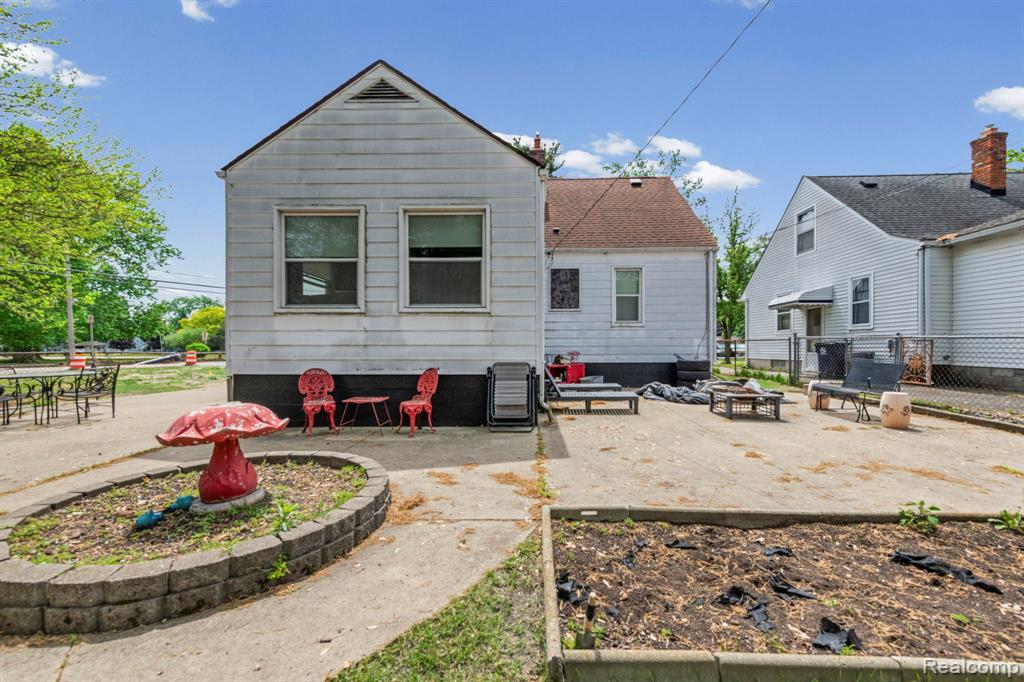 527 E Sunnybrook Drive, Royal Oak, MI 48073 — Photo 6