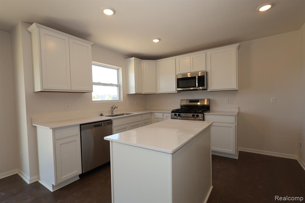 412 Hidden River W W, Holly, MI 48442 — Photo 4