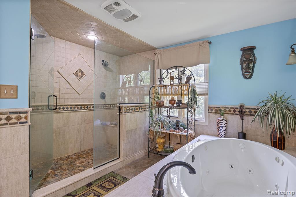 54655 PONTIAC Trail, Milford, MI 48381 — Photo 17