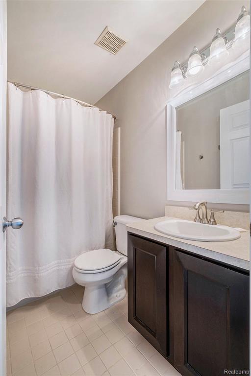 724 Pinecreek Drive, Fenton, MI 48430 — Photo 15