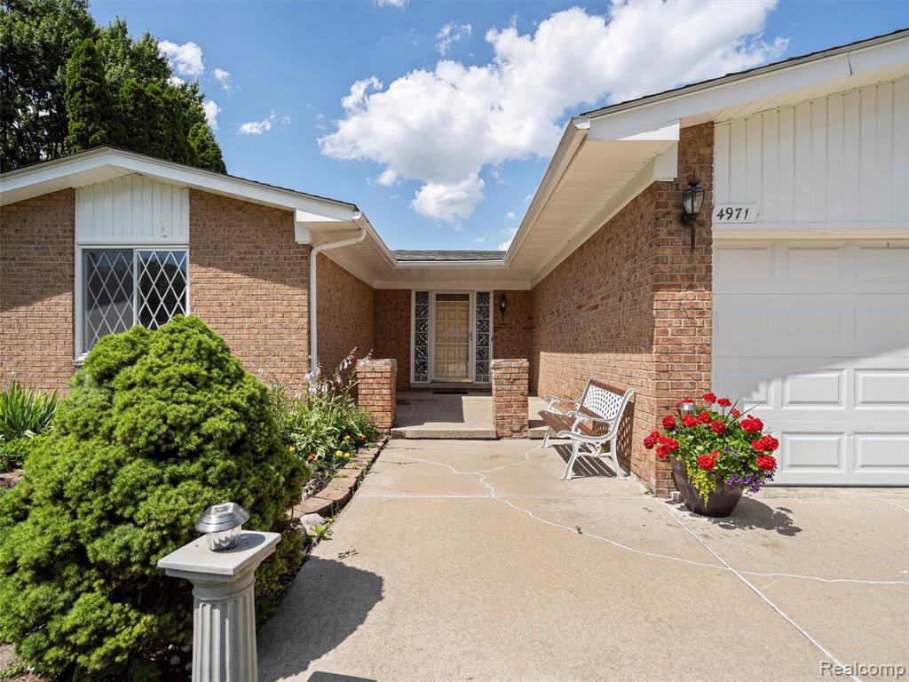 4971 Chadbourne Drive, Sterling Heights, MI 48310 — Photo 5