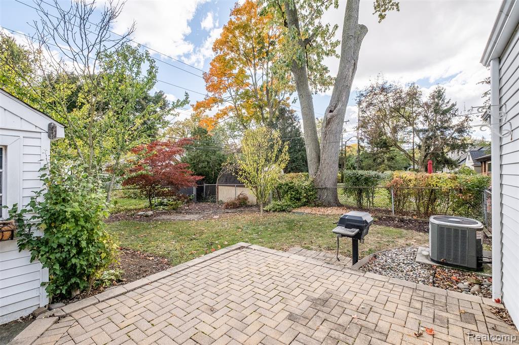 32210 Sheridan Drive, Beverly Hills, MI 48025 — Photo 22
