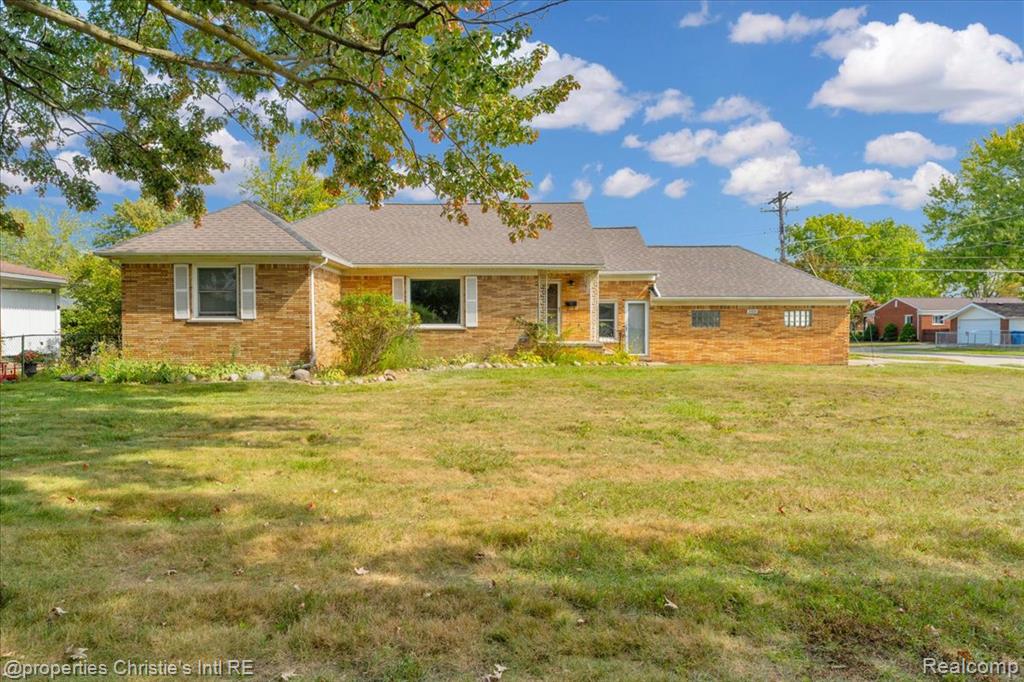27524 Gail Drive, Warren, MI 48093