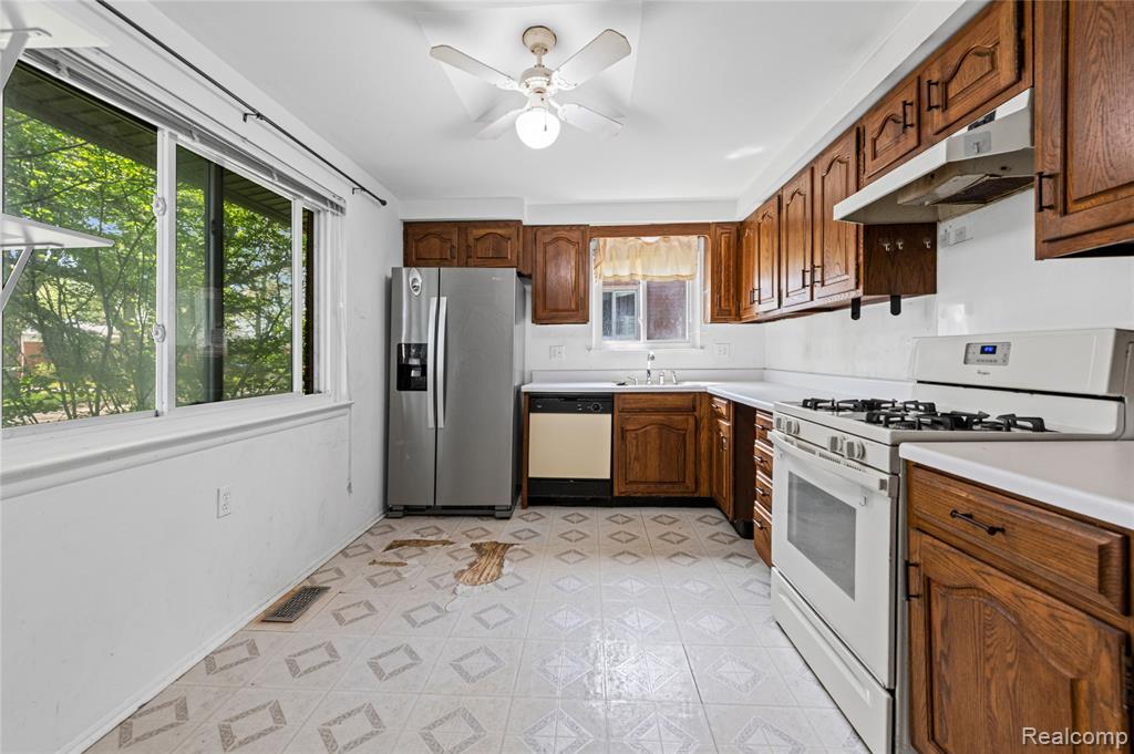 30539 Longfellow Avenue, Madison Heights, MI 48071 — Photo 12