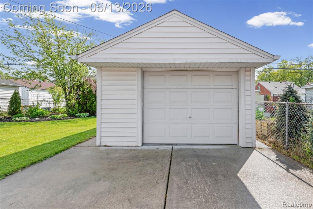 21610 Prestwick Avenue, Harper Woods, MI 48225 — Photo 10