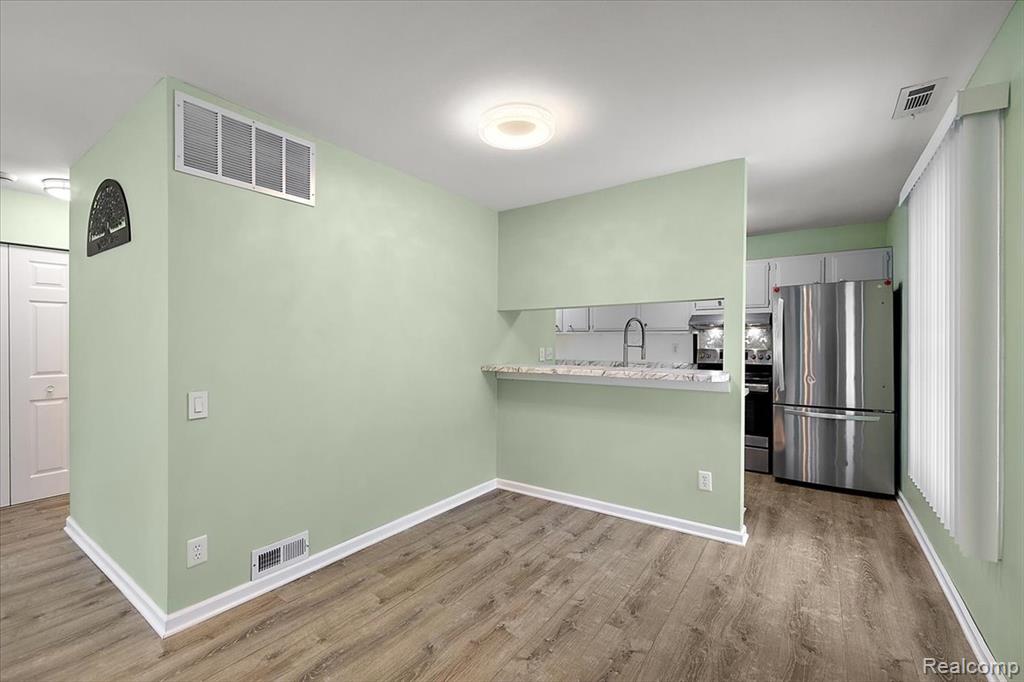 2831 Glenwood Court, Lake Orion, MI — Photo 11