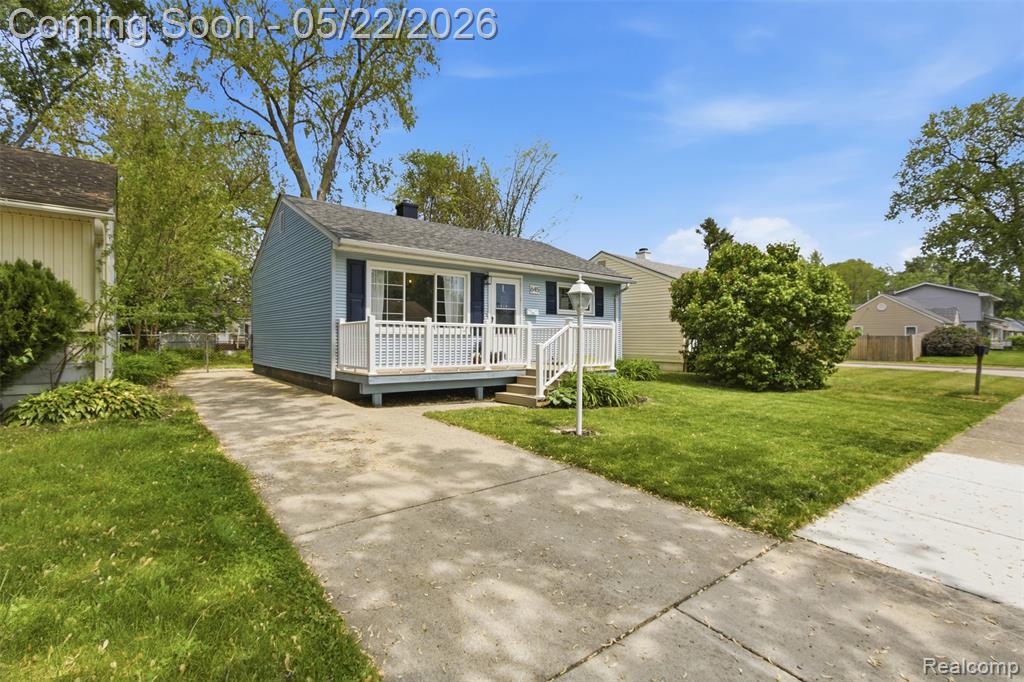 645 E Barrett Avenue E, Madison Heights, MI 48071 — Photo 2