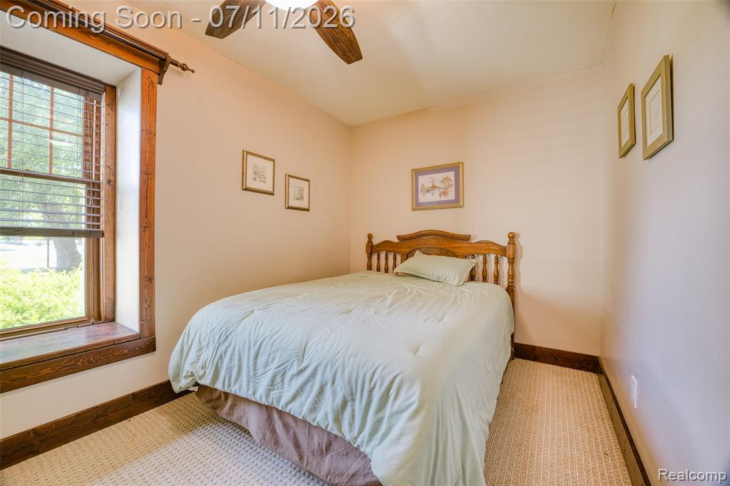 904 N Michigan Avenue, Howell, MI 48843 — Photo 16