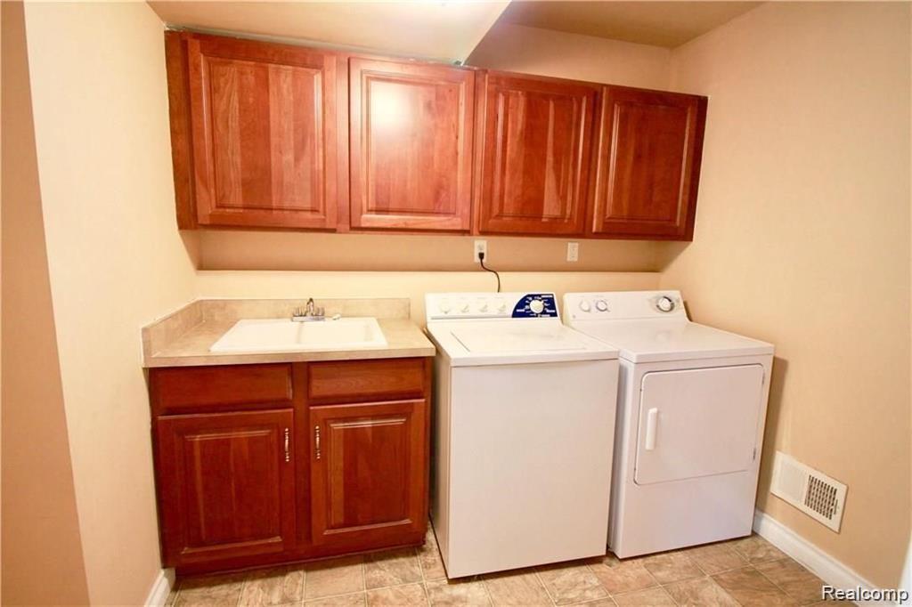 806 Red Run Drive, Troy, MI 48085 — Photo 18