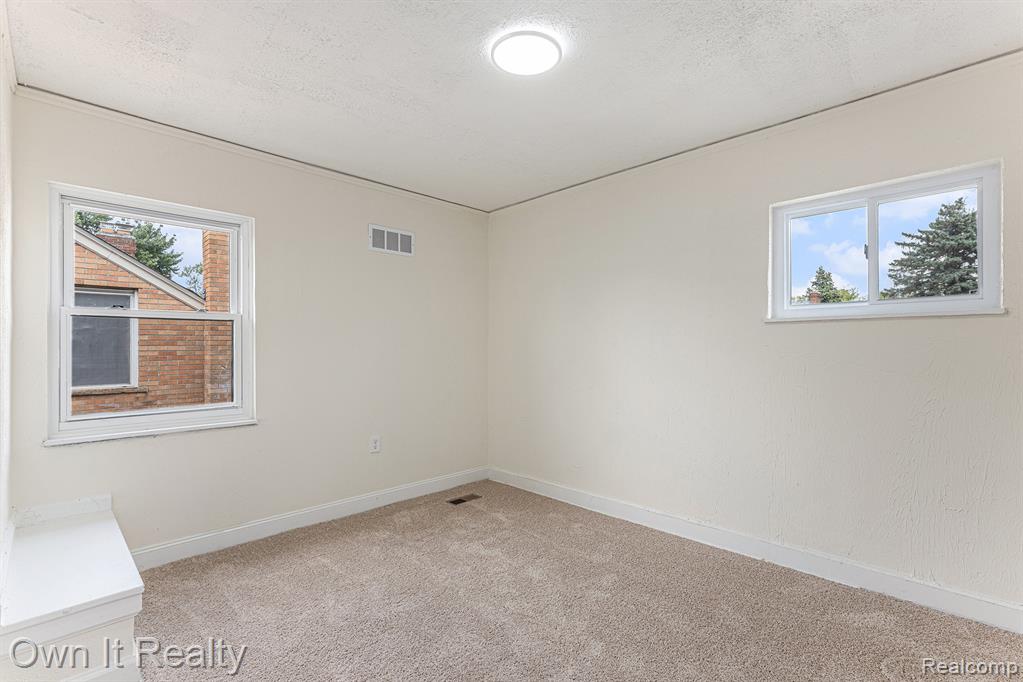8555 Sorrento Street, Detroit, MI 48228 — Photo 20