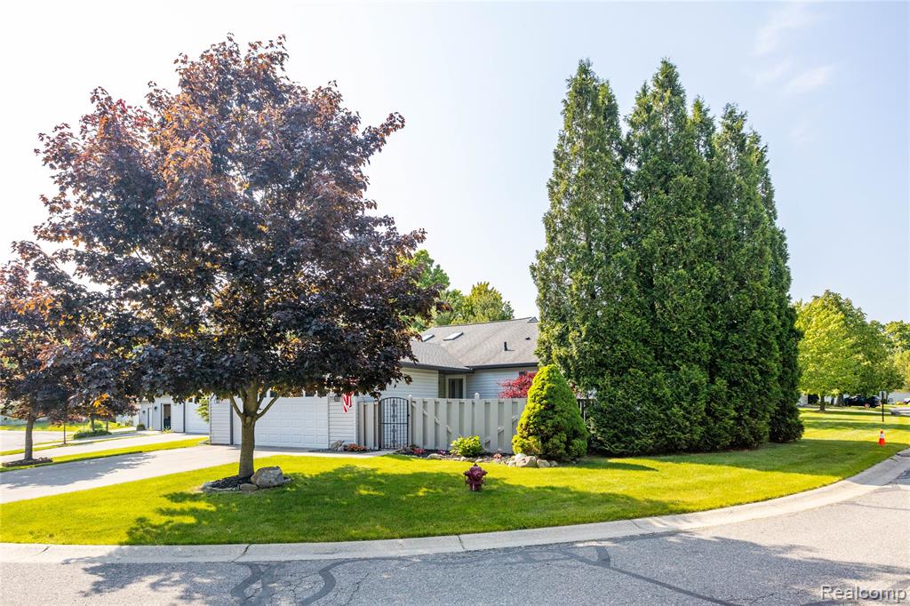 7566 Radcliffe, Brighton, MI 48114 — Photo 3