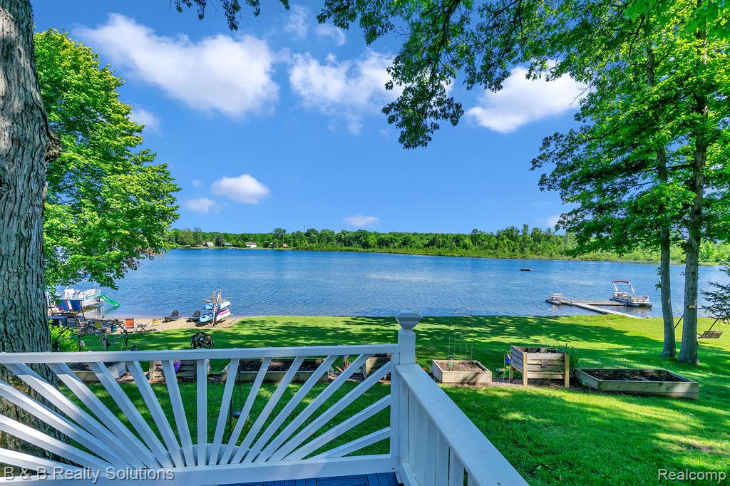423 LOU ALICE Drive, Columbiaville, MI 48421 — Photo 33