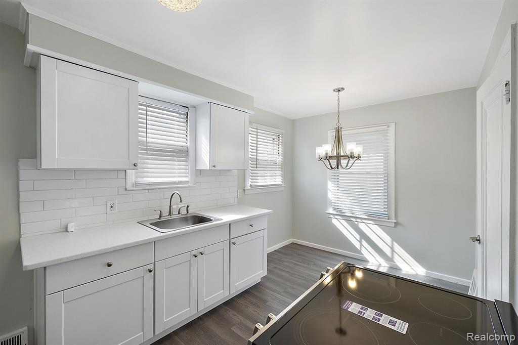 21406 MITCHELLDALE Avenue, Ferndale, MI 48220 — Photo 9
