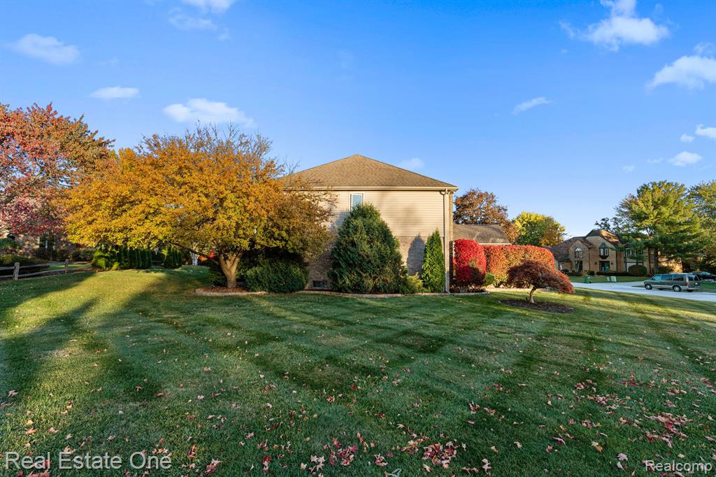 1953 REGENCY HILLS Drive - Photo 3