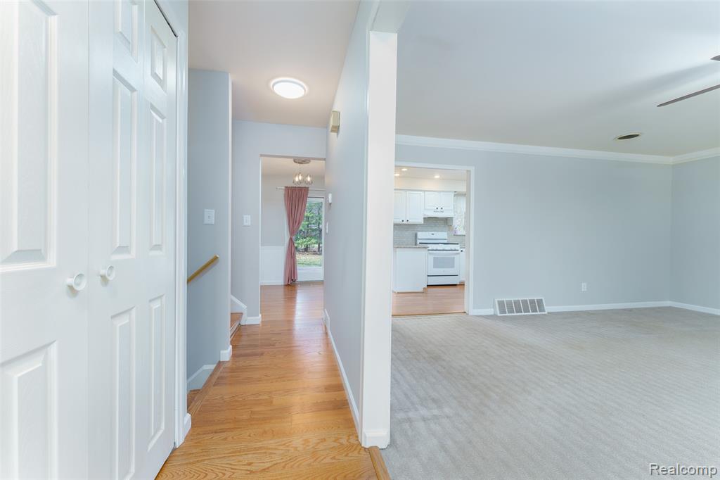 1243 Blue Heron Drive, Highland, MI — Photo 10