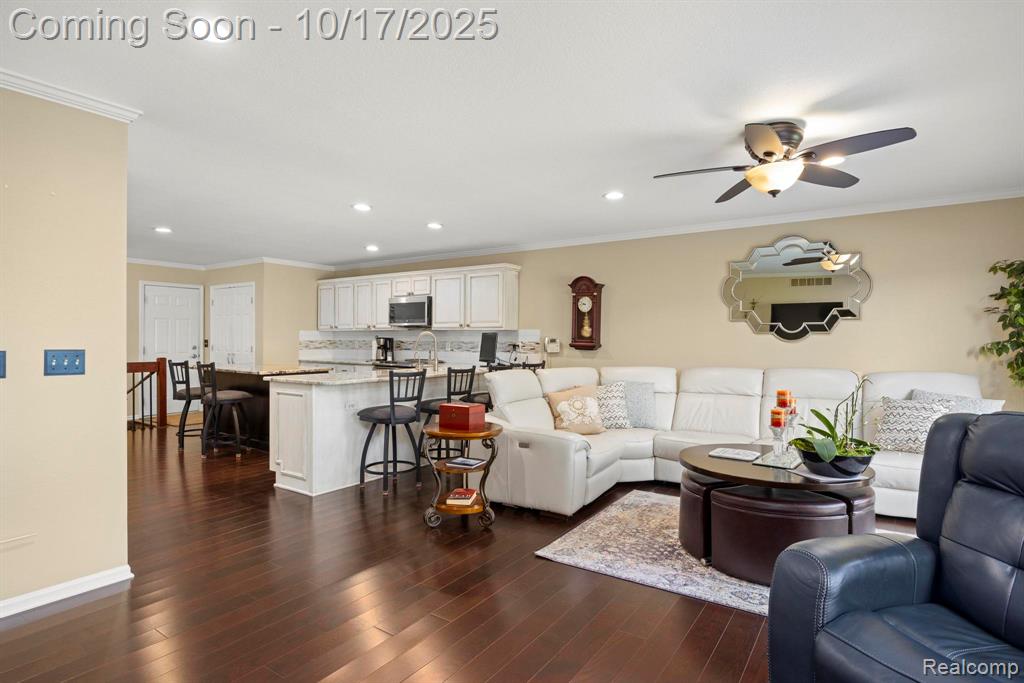7109 Bluewater Drive, Clarkston, MI 48348 — Photo 9