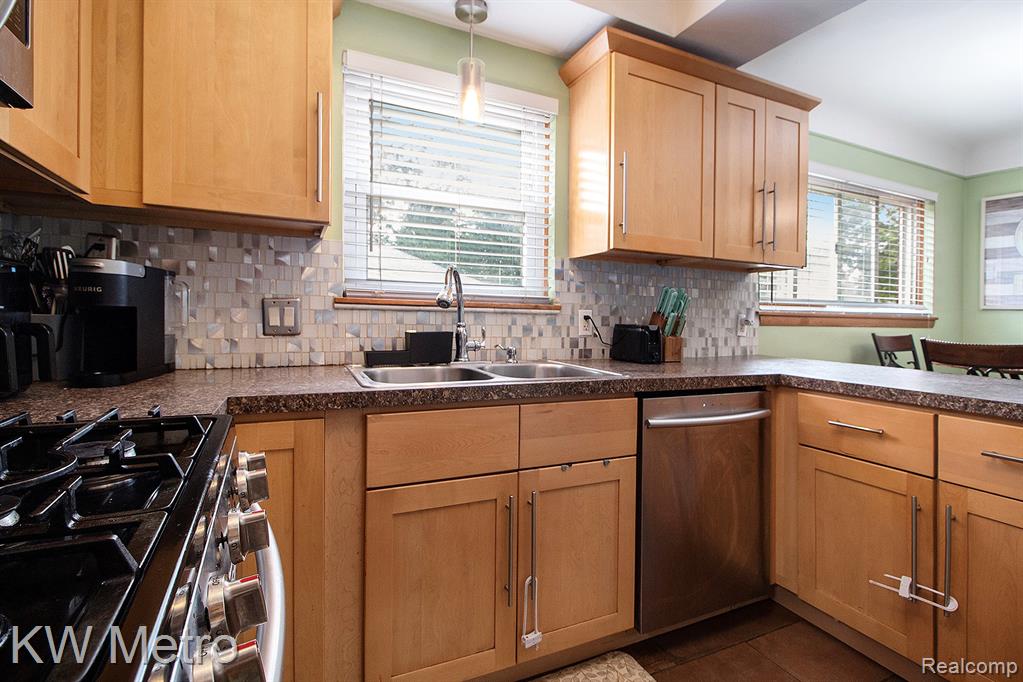 9168 Rockland, Redford, MI 48239 — Photo 8