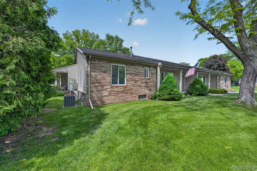 1484 Leisure Drive, Flint, MI 48507 — Photo 5
