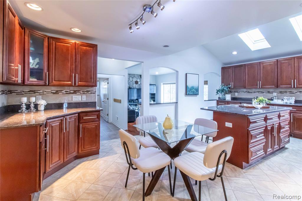 47302 Butler Lane, Novi, MI — Photo 14