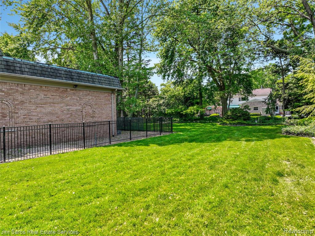 561 Lake Shore Road, Grosse Pointe Shores, MI 48236 — Photo 28