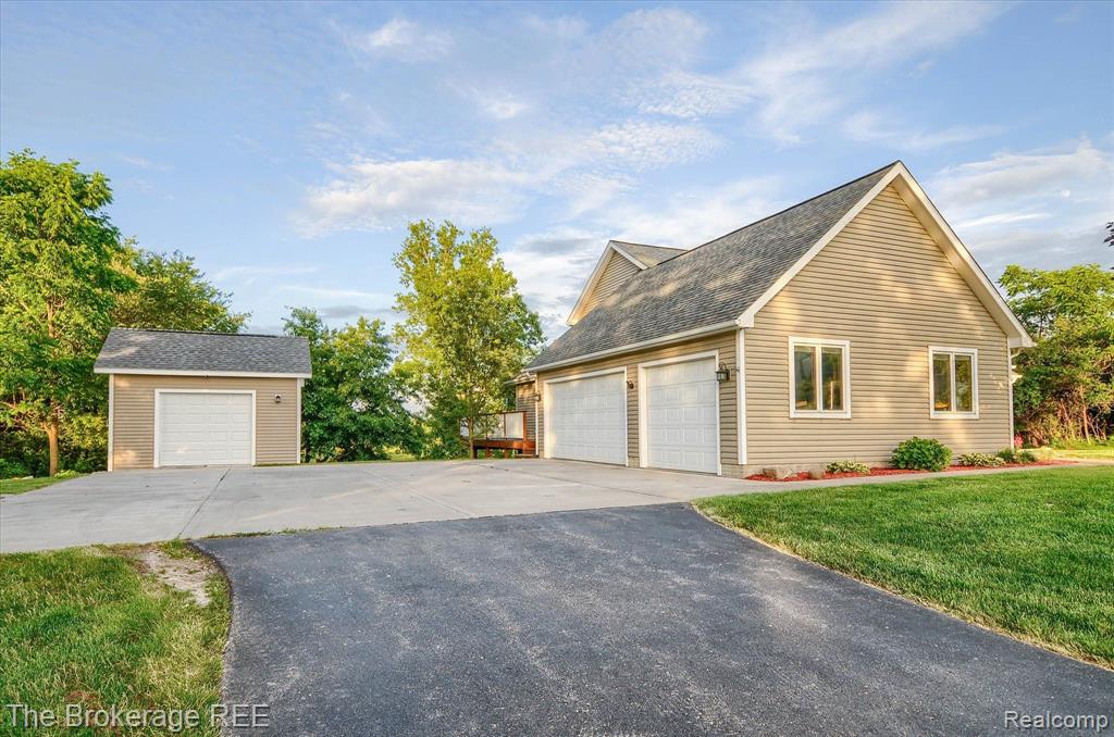 8535 Ridge Road, Goodrich Vlg, MI — Photo 3