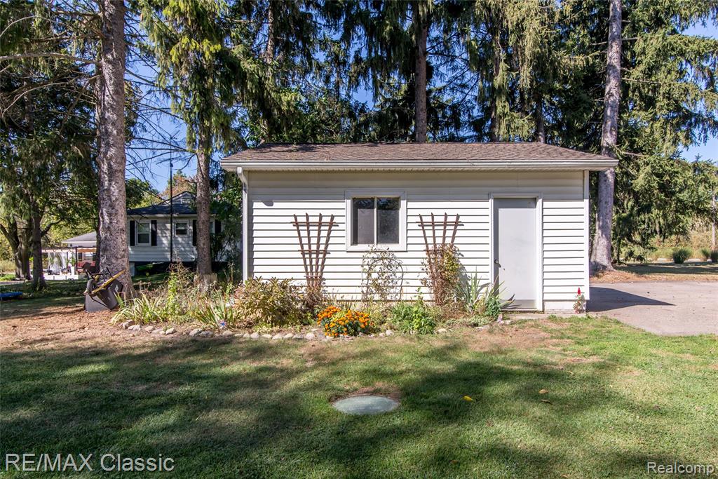 590 Bogie Lake Road, White Lake, MI 48383 — Photo 30