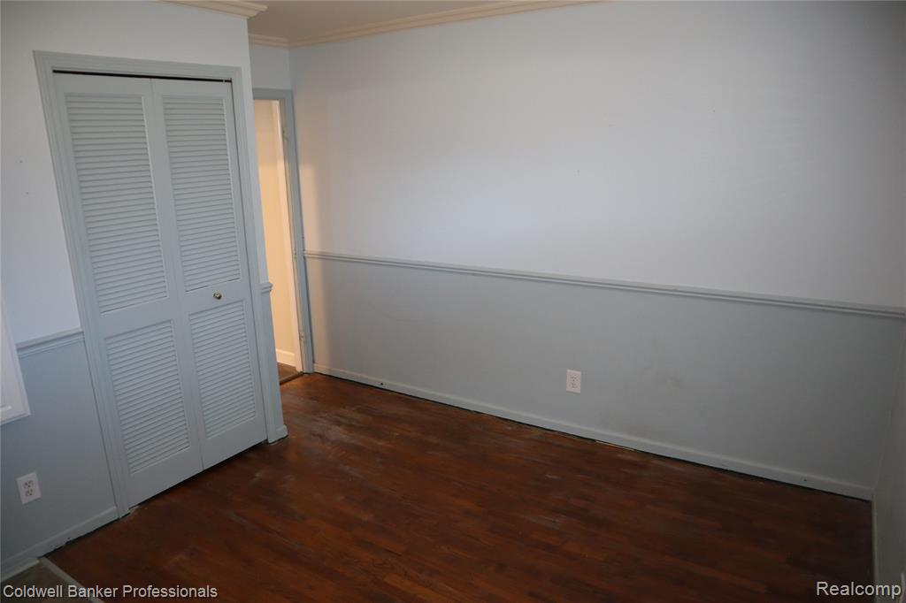 5435 S Sycamore Drive, Burton, MI 48509 — Photo 17