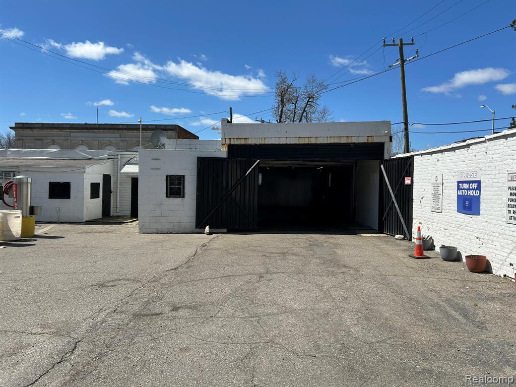 14615 E Jefferson Avenue - Photo 2