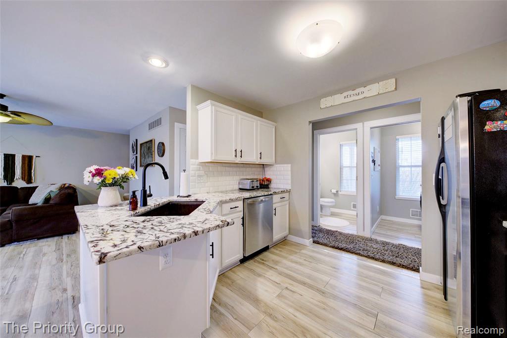 4395 Pondview Drive, Swartz Creek, MI 48473 — Photo 16