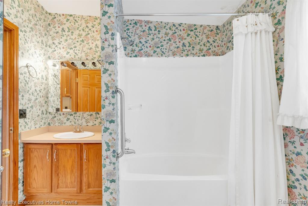 3211 Keewahdin #124, Fort Gratiot, MI 48059 — Photo 16