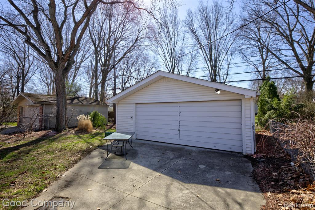 705 BUTTERNUT Avenue, Royal Oak, MI 48073 — Photo 35