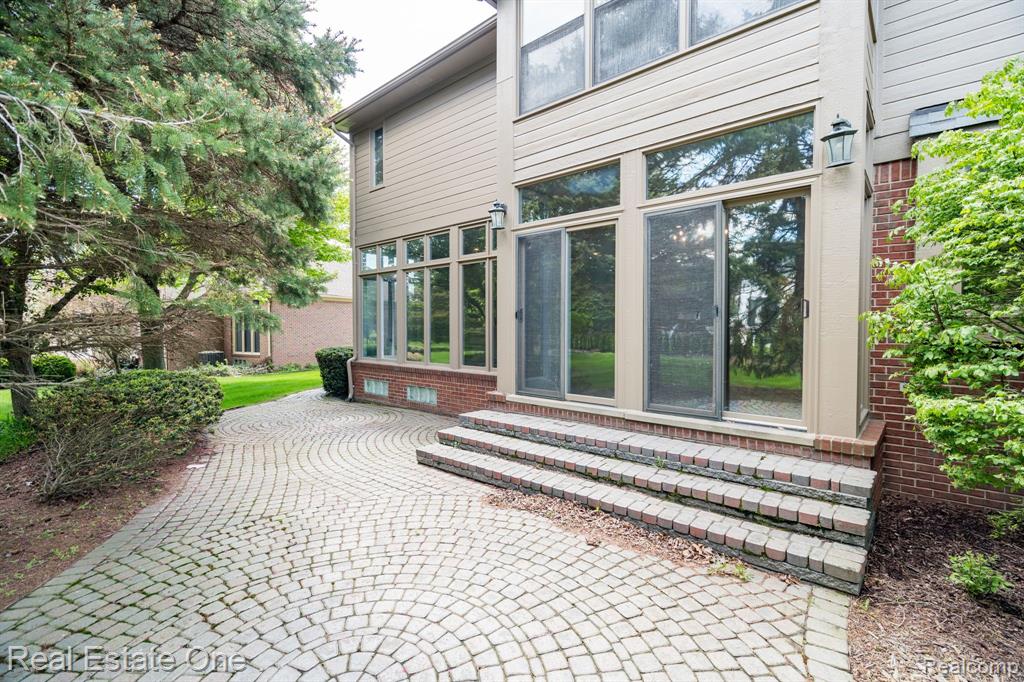 4458 HYCLIFFE Drive, Troy, MI 48098 — Photo 41