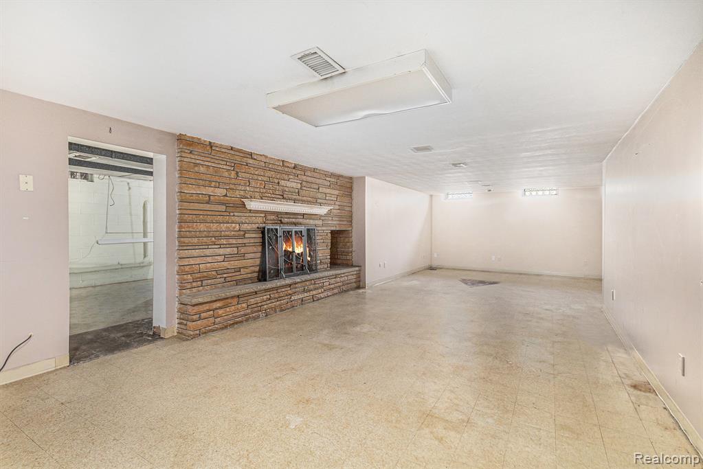 5559 Pleasant Drive, Waterford, MI 48329 — Photo 15
