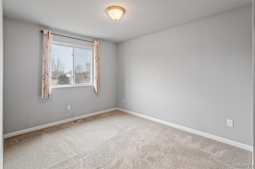 7193 PRIMROSE Lane, Grand Blanc, MI 48439 — Photo 22