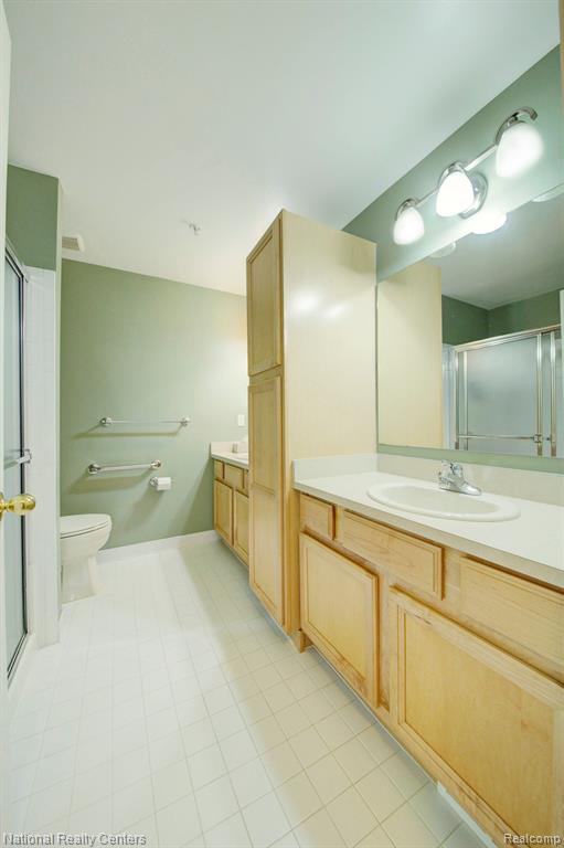 5104 TAMARA Circle, Walled Lake, MI 48390 — Photo 15